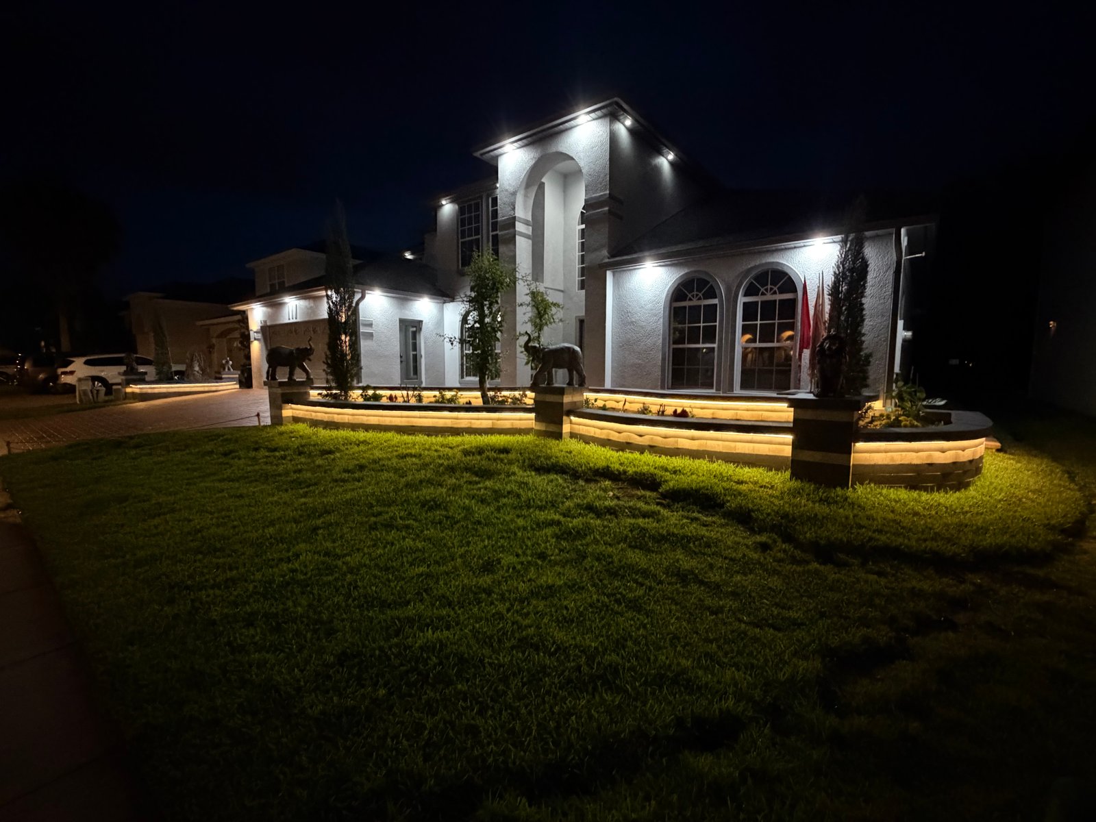 Premium Retaining Wall with Outdoor Lighting